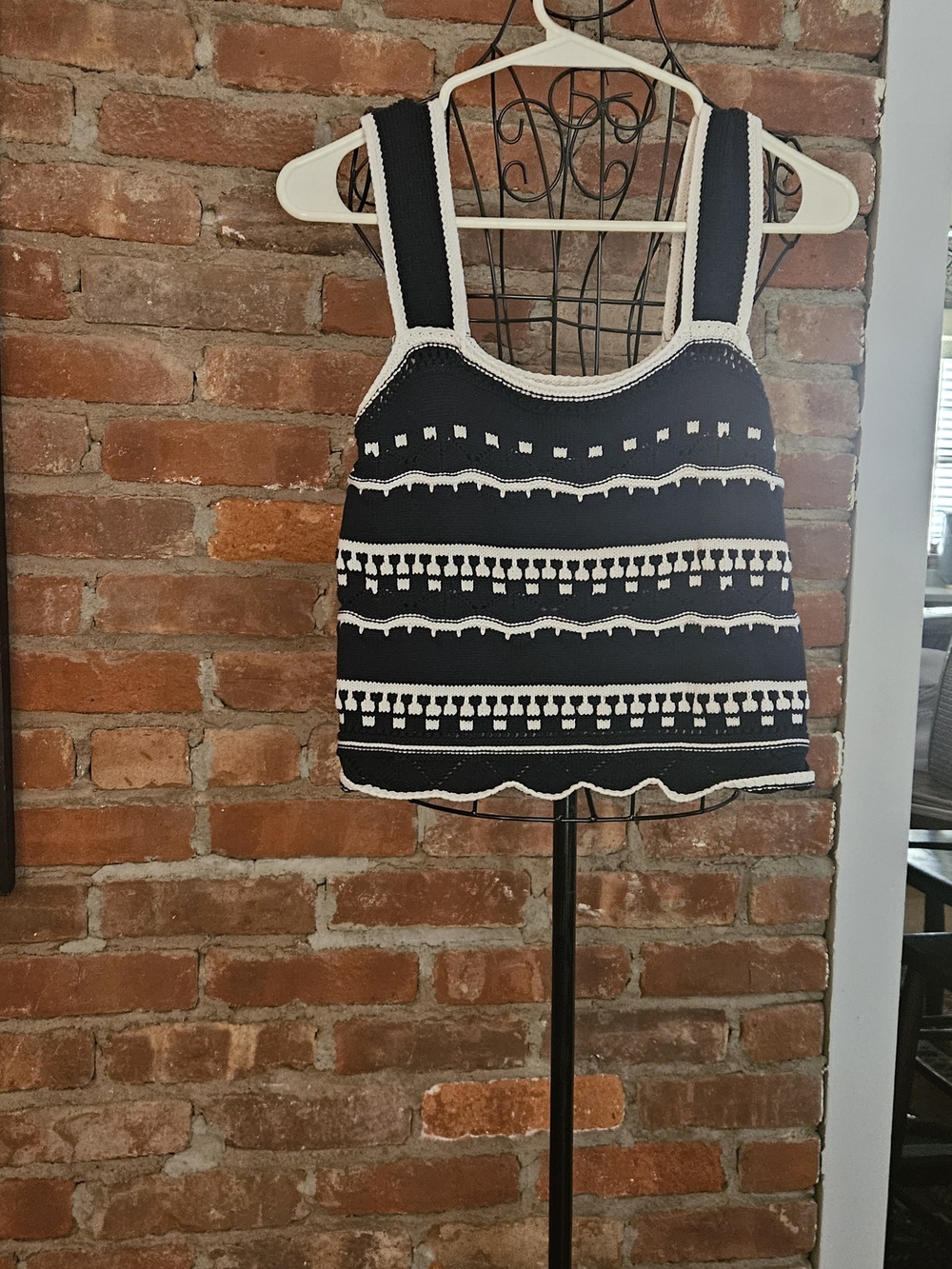 entro Black and White Patterned Knit Tank